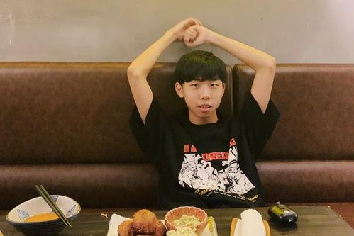 rng吃瓜群众,吃瓜群众热议焦点，揭秘电竞圈的“瓜田”风云