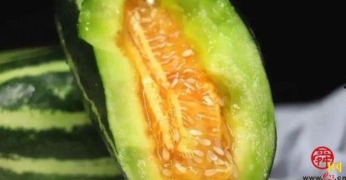 吃瓜可以喝药吗,吃瓜同时可否服药？揭秘瓜果与药物相克真相