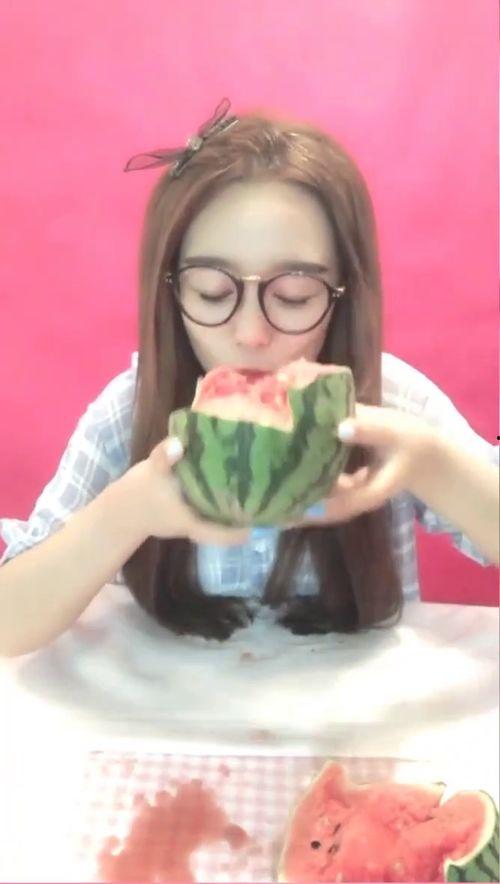 妹妹吃瓜什么,揭秘她心中的甜蜜与苦涩