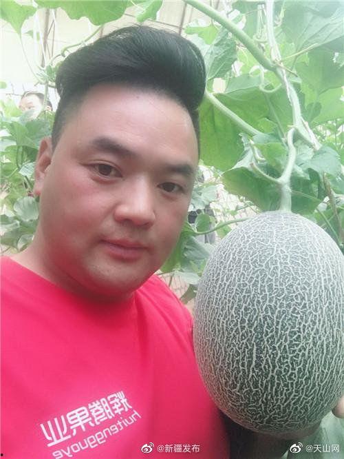 卖瓜少年吃瓜,体验瓜农辛酸