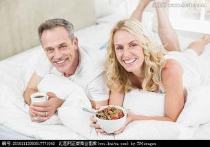 趴在床上吃瓜,揭秘趴床吃瓜的悠闲时光